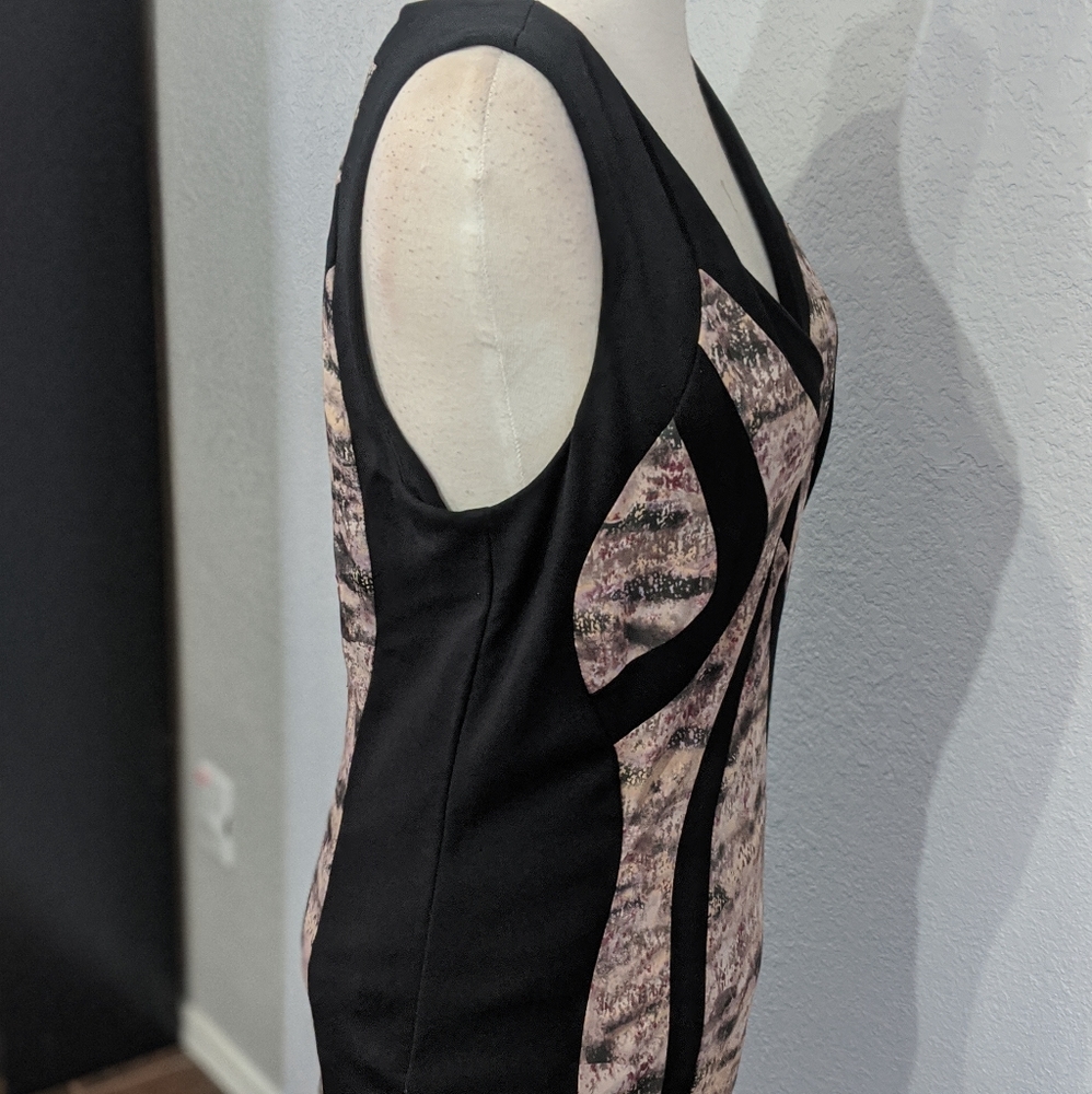 Flattering Dress - Picture 3 of 4